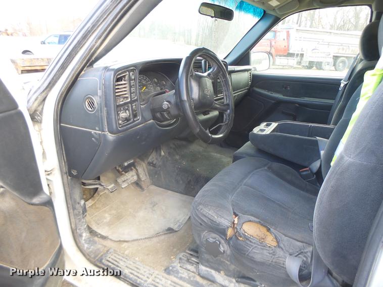 image for item K5538 2000 Chevrolet Silverado 1500 Ext. Cab pickup truck