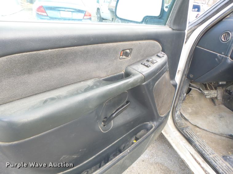 image for item K5538 2000 Chevrolet Silverado 1500 Ext. Cab pickup truck