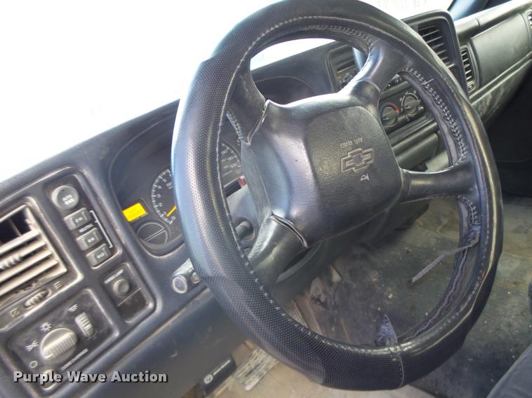 image for item K5538 2000 Chevrolet Silverado 1500 Ext. Cab pickup truck