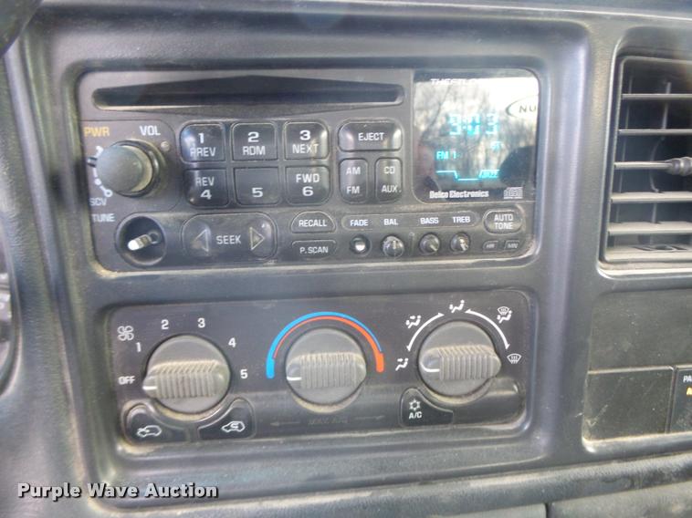 image for item K5538 2000 Chevrolet Silverado 1500 Ext. Cab pickup truck