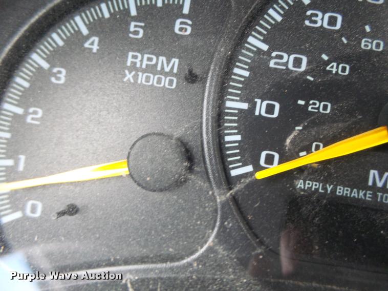 image for item K5538 2000 Chevrolet Silverado 1500 Ext. Cab pickup truck