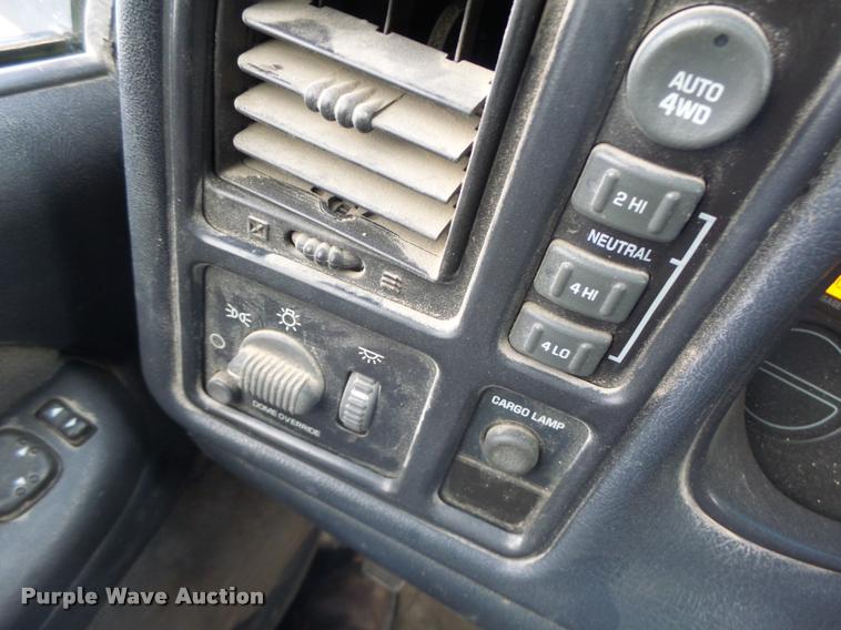 image for item K5538 2000 Chevrolet Silverado 1500 Ext. Cab pickup truck