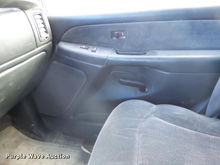 image for item K5538 2000 Chevrolet Silverado 1500 Ext. Cab pickup truck