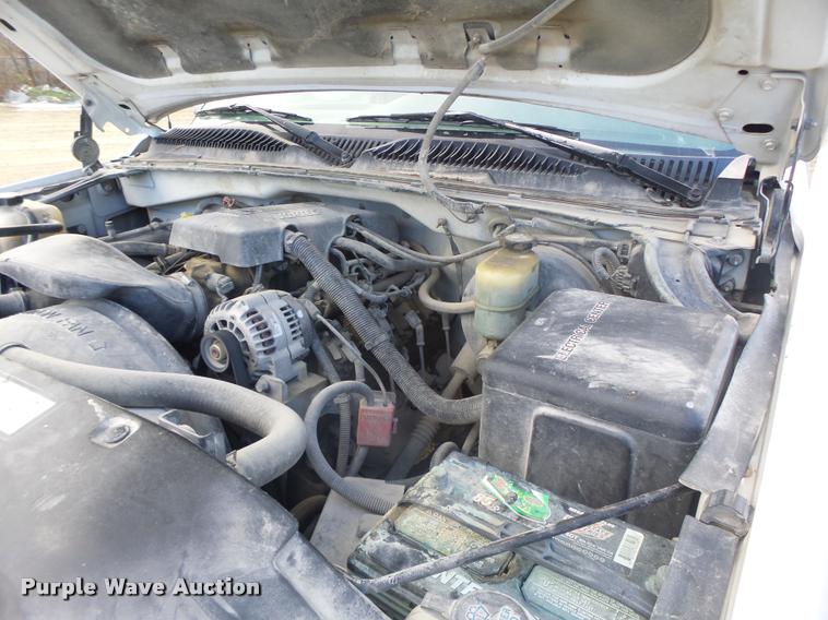 image for item K5538 2000 Chevrolet Silverado 1500 Ext. Cab pickup truck