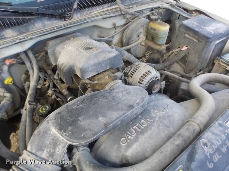 image for item K5538 2000 Chevrolet Silverado 1500 Ext. Cab pickup truck