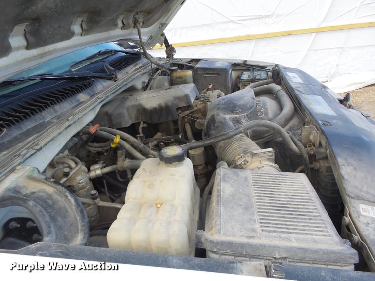 image for item K5538 2000 Chevrolet Silverado 1500 Ext. Cab pickup truck