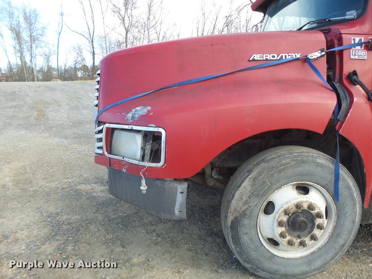 image for item K5539 1995 Ford LTL9000 dump truck