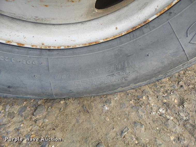 image for item K5539 1995 Ford LTL9000 dump truck