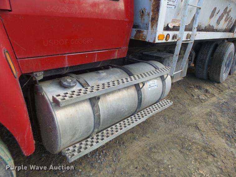 image for item K5539 1995 Ford LTL9000 dump truck