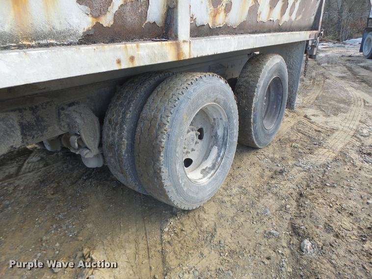image for item K5539 1995 Ford LTL9000 dump truck
