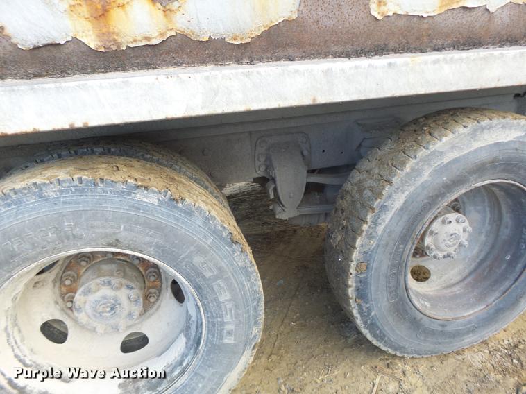 image for item K5539 1995 Ford LTL9000 dump truck