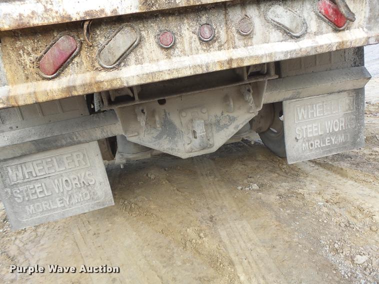 image for item K5539 1995 Ford LTL9000 dump truck