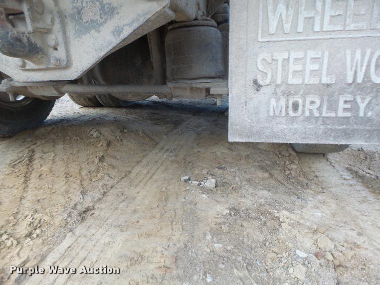 image for item K5539 1995 Ford LTL9000 dump truck