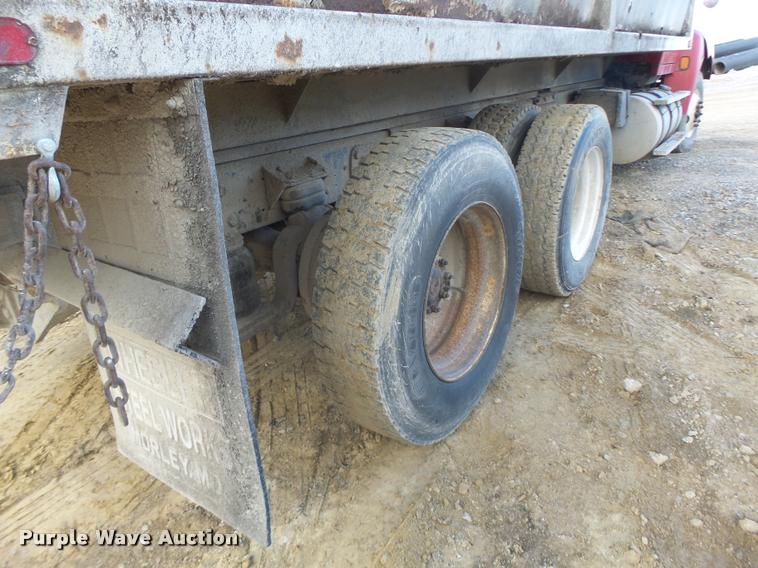 image for item K5539 1995 Ford LTL9000 dump truck