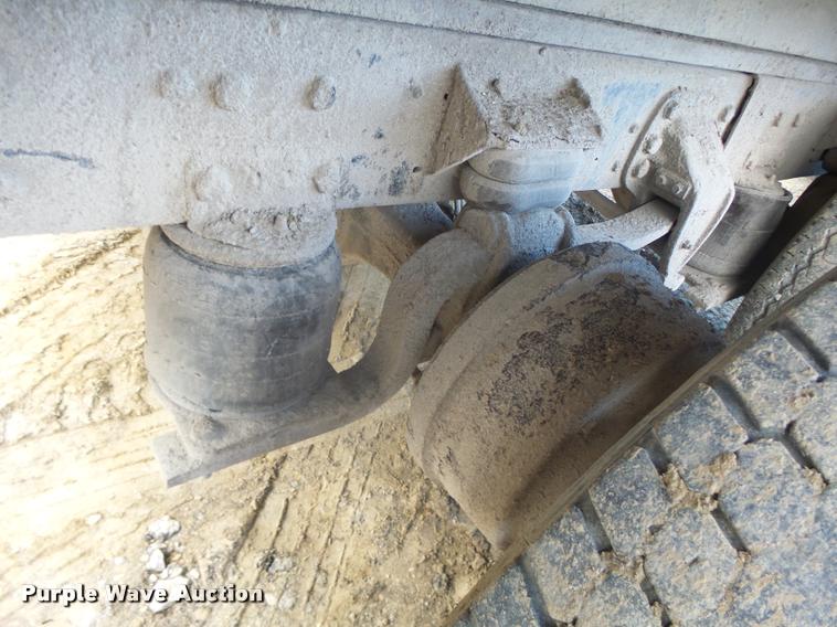 image for item K5539 1995 Ford LTL9000 dump truck