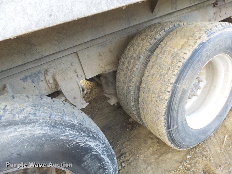 image for item K5539 1995 Ford LTL9000 dump truck