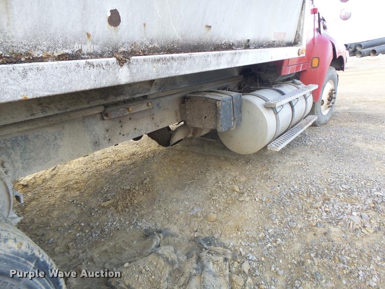 image for item K5539 1995 Ford LTL9000 dump truck