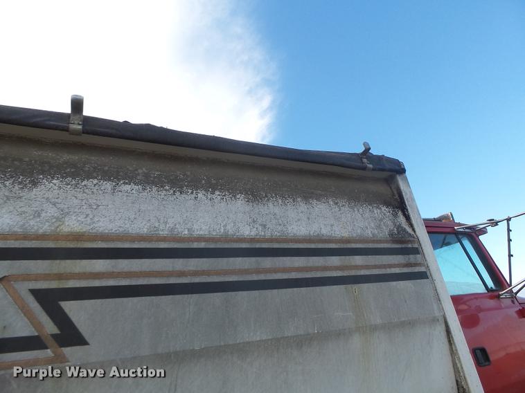 image for item K5539 1995 Ford LTL9000 dump truck