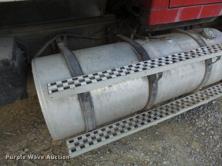 image for item K5539 1995 Ford LTL9000 dump truck