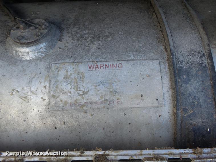 image for item K5539 1995 Ford LTL9000 dump truck