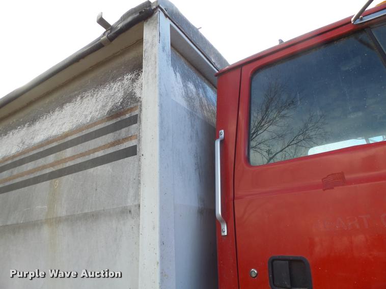 image for item K5539 1995 Ford LTL9000 dump truck