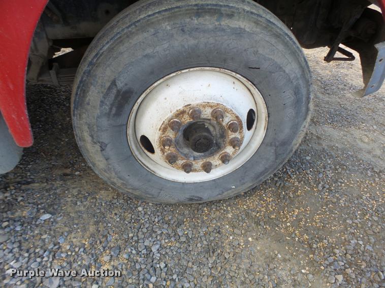 image for item K5539 1995 Ford LTL9000 dump truck