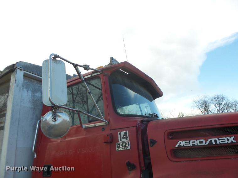 image for item K5539 1995 Ford LTL9000 dump truck