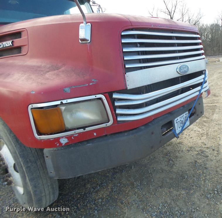 image for item K5539 1995 Ford LTL9000 dump truck