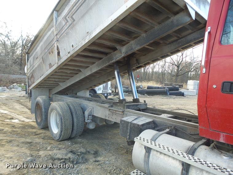 image for item K5539 1995 Ford LTL9000 dump truck