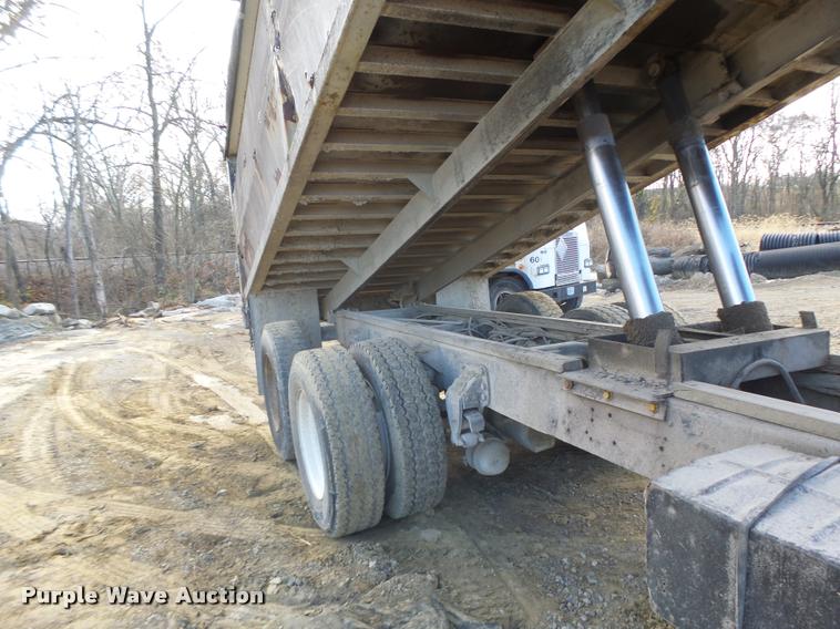 image for item K5539 1995 Ford LTL9000 dump truck