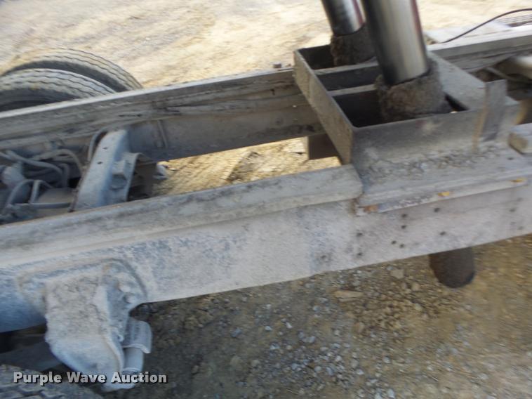 image for item K5539 1995 Ford LTL9000 dump truck