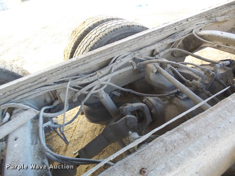 image for item K5539 1995 Ford LTL9000 dump truck