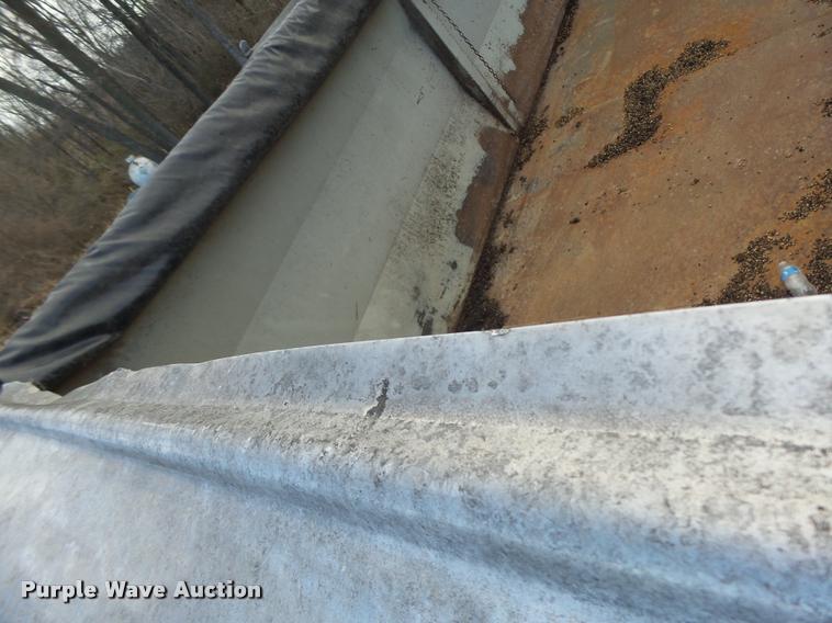 image for item K5539 1995 Ford LTL9000 dump truck