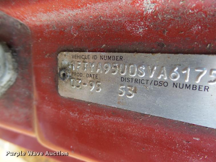 image for item K5539 1995 Ford LTL9000 dump truck