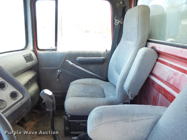 image for item K5539 1995 Ford LTL9000 dump truck