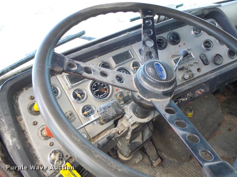 image for item K5539 1995 Ford LTL9000 dump truck