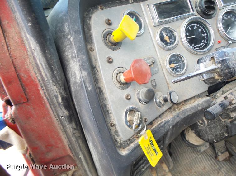 image for item K5539 1995 Ford LTL9000 dump truck