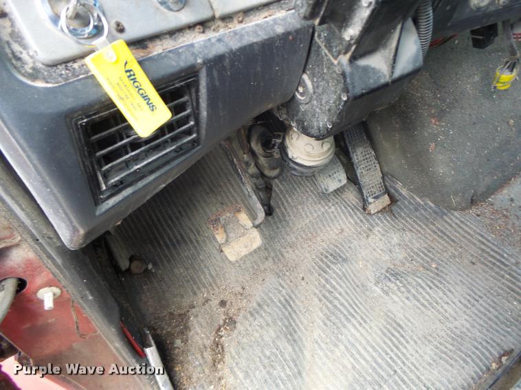 image for item K5539 1995 Ford LTL9000 dump truck