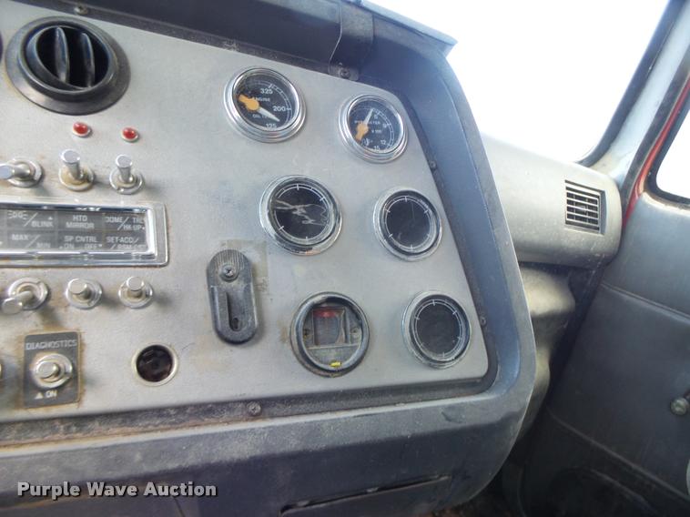 image for item K5539 1995 Ford LTL9000 dump truck