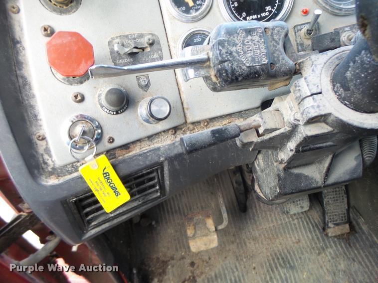 image for item K5539 1995 Ford LTL9000 dump truck