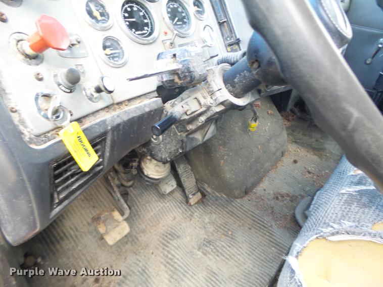 image for item K5539 1995 Ford LTL9000 dump truck