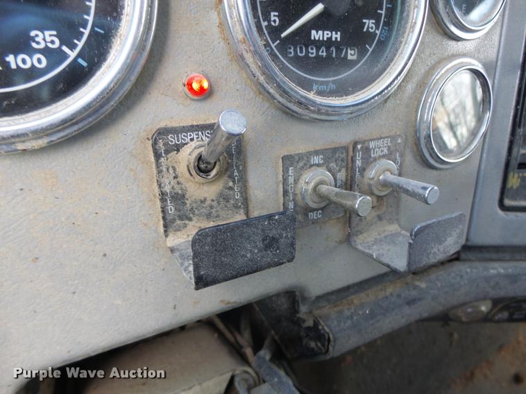 image for item K5539 1995 Ford LTL9000 dump truck