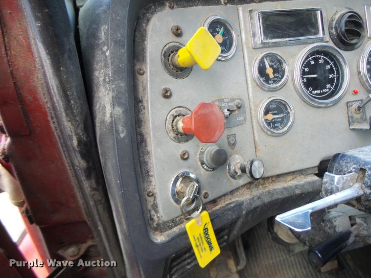 image for item K5539 1995 Ford LTL9000 dump truck