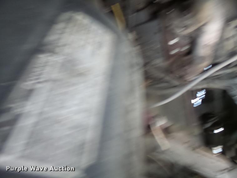 image for item K5539 1995 Ford LTL9000 dump truck