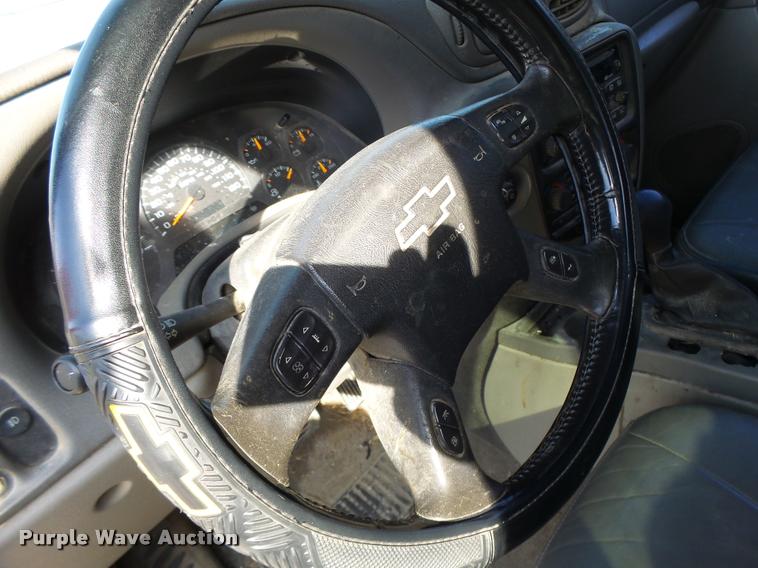 image for item K5631 2002 Chevrolet TrailBlazer SUV