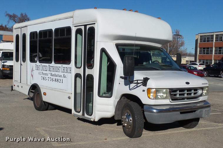image for item K8046 2002 Ford Econoline E350 Super Duty Startcarft Coach shuttle bus