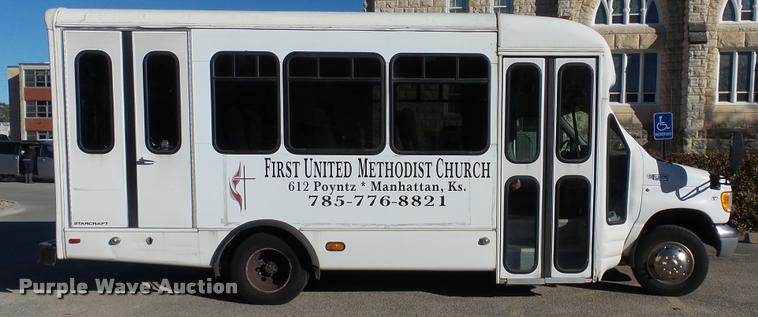 image for item K8046 2002 Ford Econoline E350 Super Duty Startcarft Coach shuttle bus