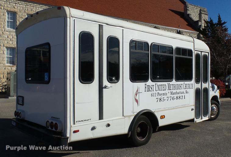image for item K8046 2002 Ford Econoline E350 Super Duty Startcarft Coach shuttle bus