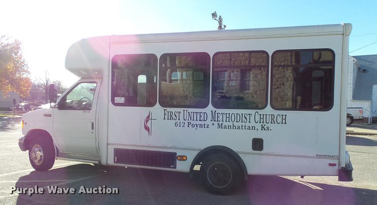 image for item K8046 2002 Ford Econoline E350 Super Duty Startcarft Coach shuttle bus