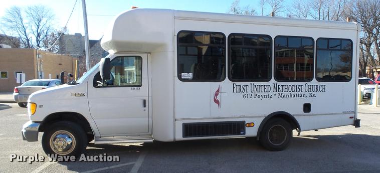 image for item K8046 2002 Ford Econoline E350 Super Duty Startcarft Coach shuttle bus